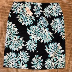Ann Taylor Navy blue floral skirt. Size 10p